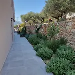 Avithos - Lassu Retreat * Zóla
